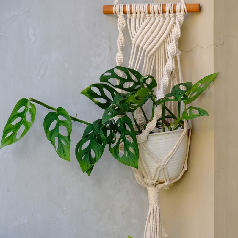 Detalhe de peça artesanal em macramê